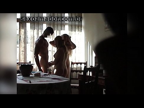 ❤️ Teman seks mengundang pria raksasa dan threesome bersamanya ❌ Video sialan pada kami ❤